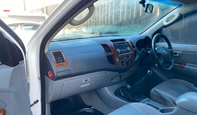 
								🔥 2005 Toyota Hilux 4wd SR5🔥 full									