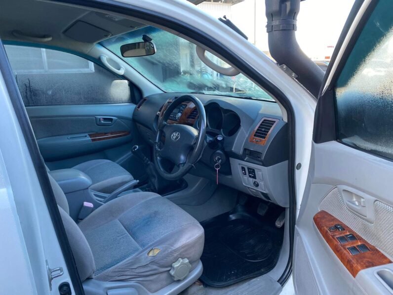 
								🔥 2005 Toyota Hilux 4wd SR5🔥 full									