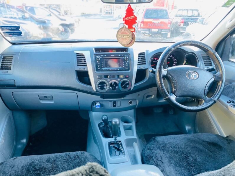 
								2010 Toyota Hilux SR5 4X4 full									