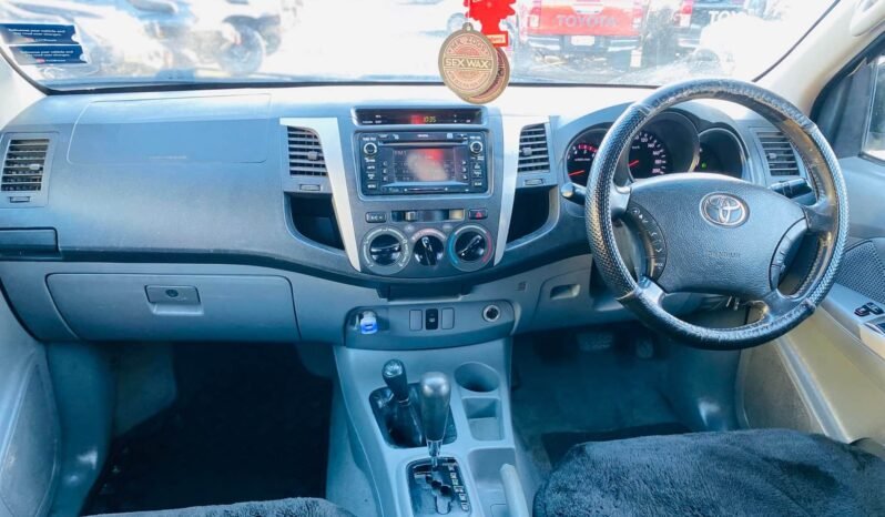 
								2010 Toyota Hilux SR5 4X4 full									