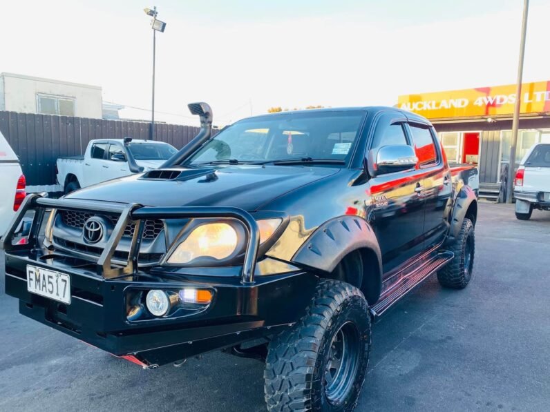 
								2010 Toyota Hilux SR5 4X4 full									