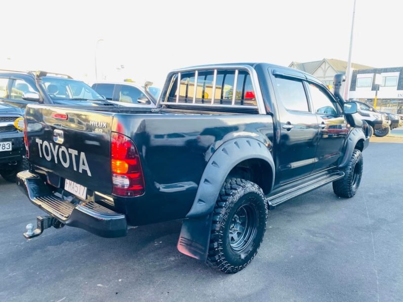 
								2010 Toyota Hilux SR5 4X4 full									