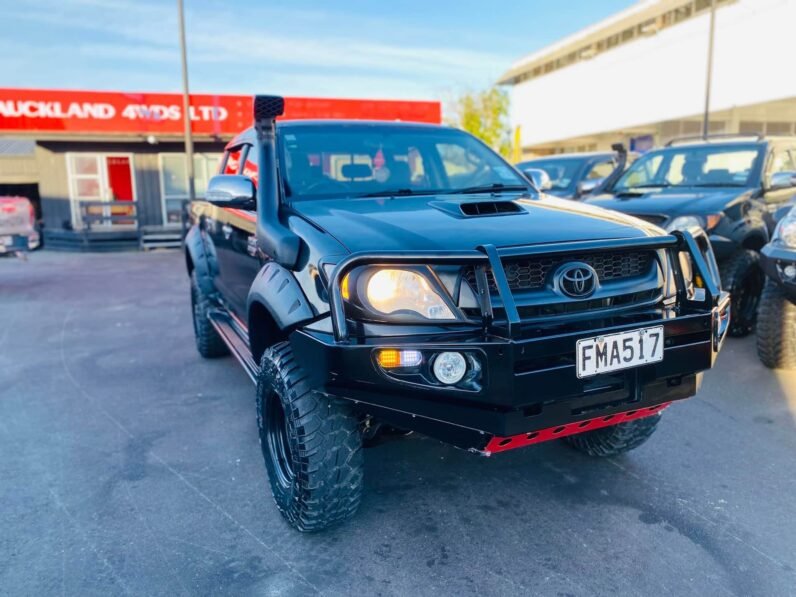 
								2010 Toyota Hilux SR5 4X4 full									