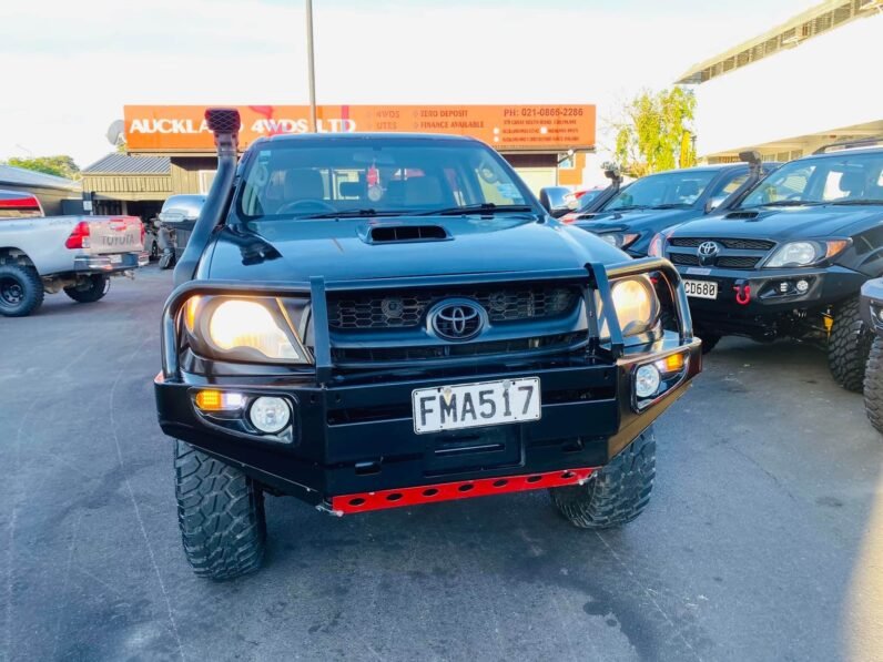 
								2010 Toyota Hilux SR5 4X4 full									