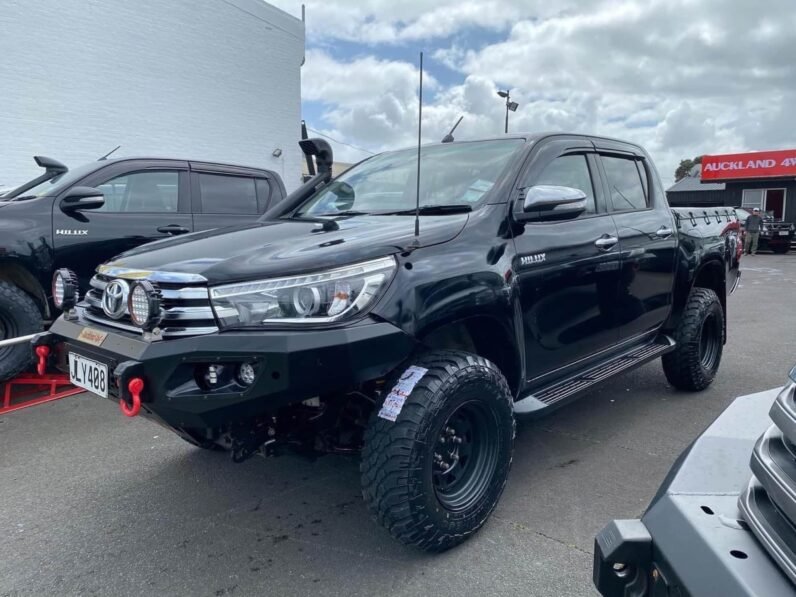 
								2015 Toyota Hilux SR5 full									