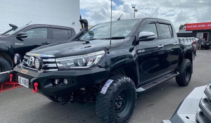 
								2015 Toyota Hilux SR5 full									