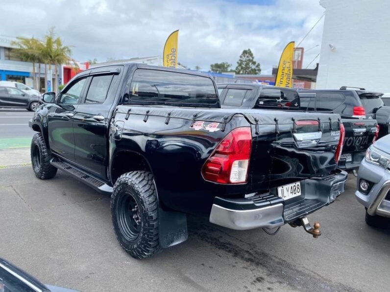
								2015 Toyota Hilux SR5 full									