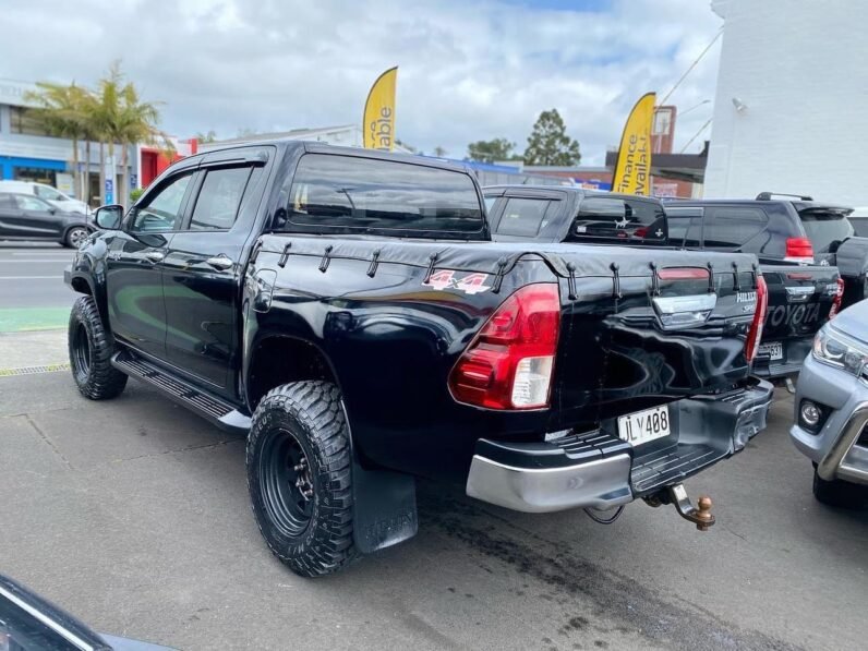 
								2015 Toyota Hilux SR5 full									