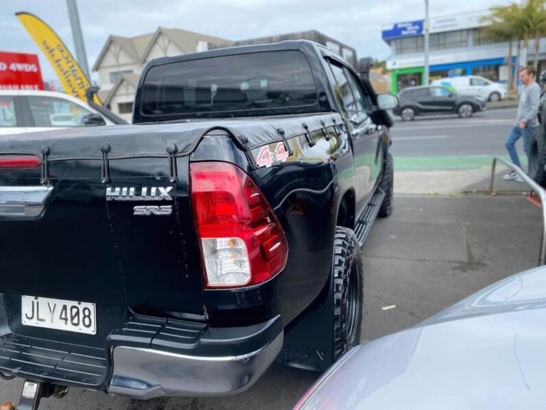 
								2015 Toyota Hilux SR5 full									