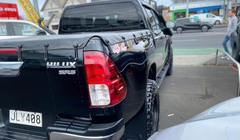 
								2015 Toyota Hilux SR5 full									