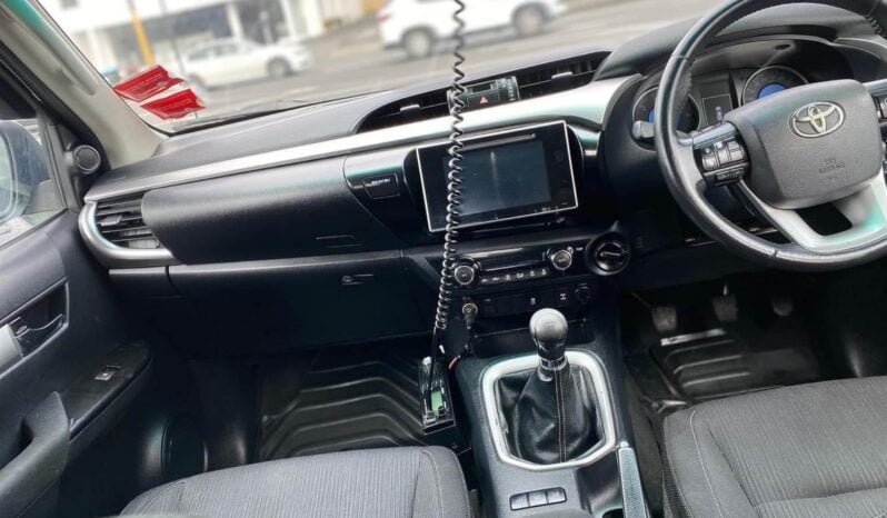 
								2015 Toyota Hilux SR5 full									
