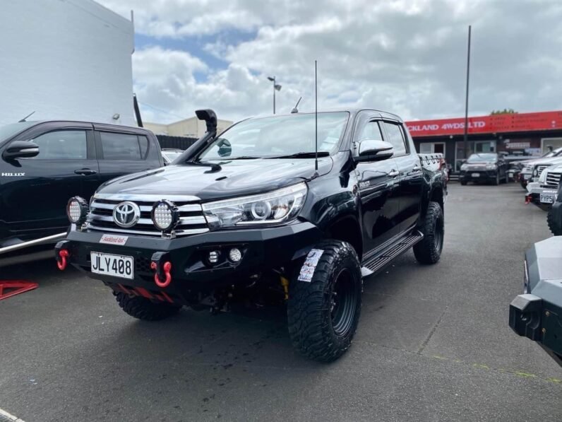 
								2015 Toyota Hilux SR5 full									