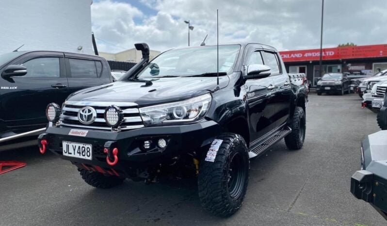 
								2015 Toyota Hilux SR5 full									