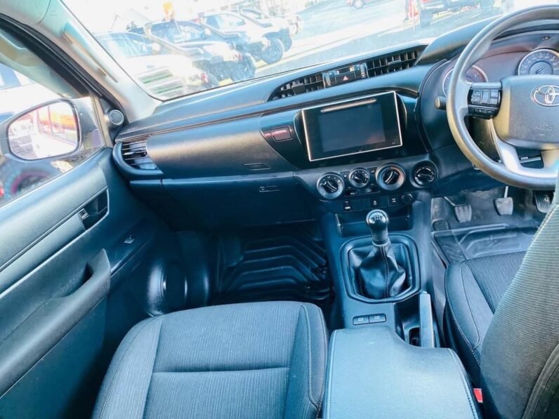 
								2018 Toyota Hilux SR full									