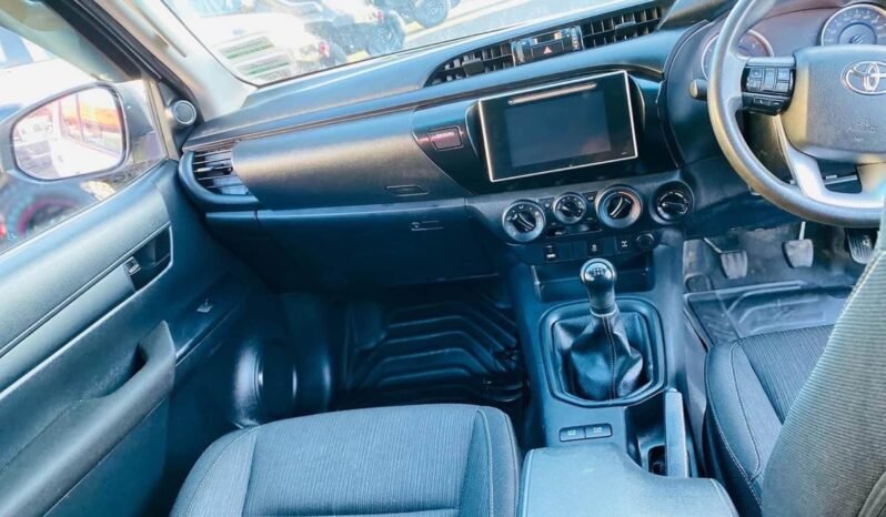 
								2018 Toyota Hilux SR full									