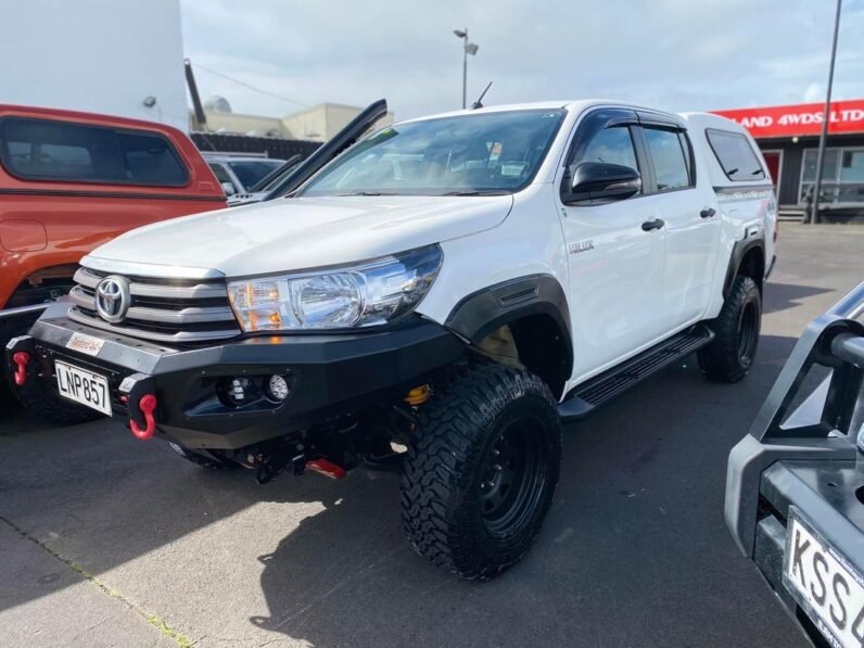 
								2018 Toyota Hilux SR full									