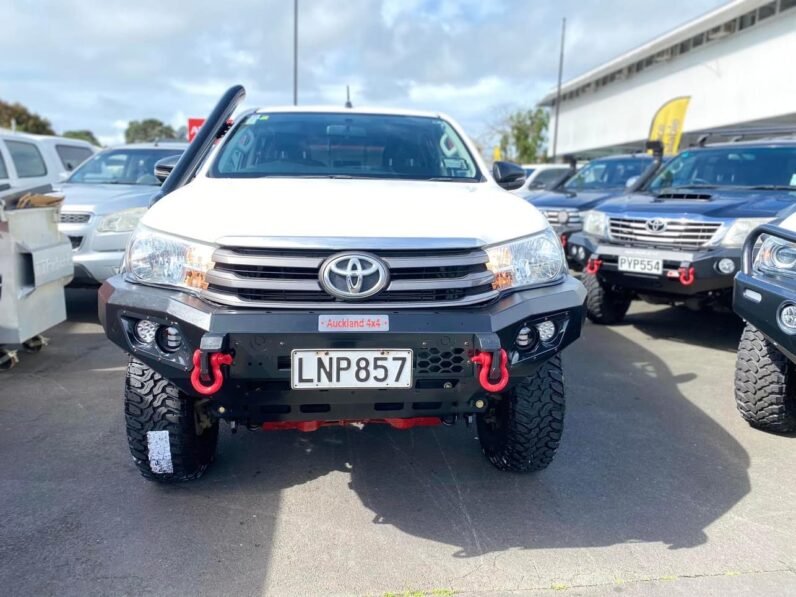 
								2018 Toyota Hilux SR full									