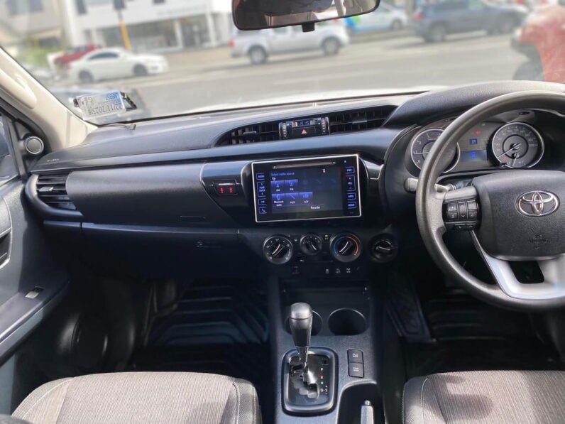 
								2018 Toyota Hilux SR full									