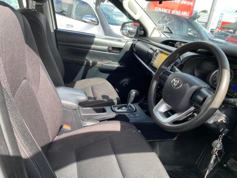 
								2018 Toyota Hilux SR full									