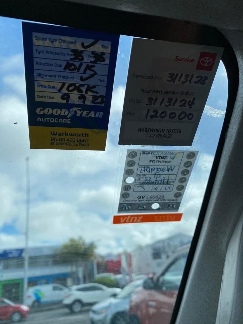 
								2018 Toyota Hilux SR full									