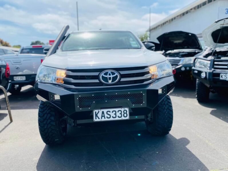 
								2016 Toyota Hilux SR full									
