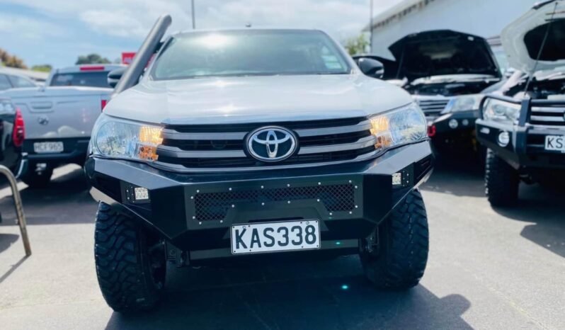 
								2016 Toyota Hilux SR full									