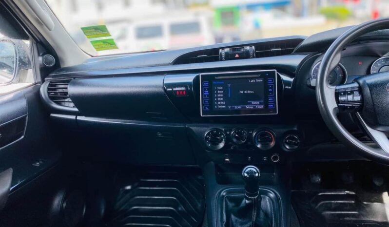 
								2016 Toyota Hilux SR full									