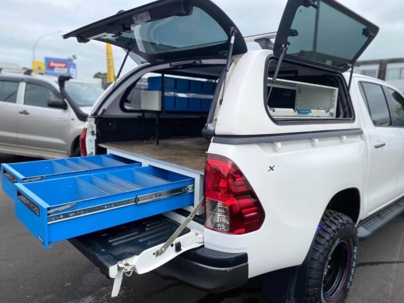 
								2016 Toyota Hilux full									