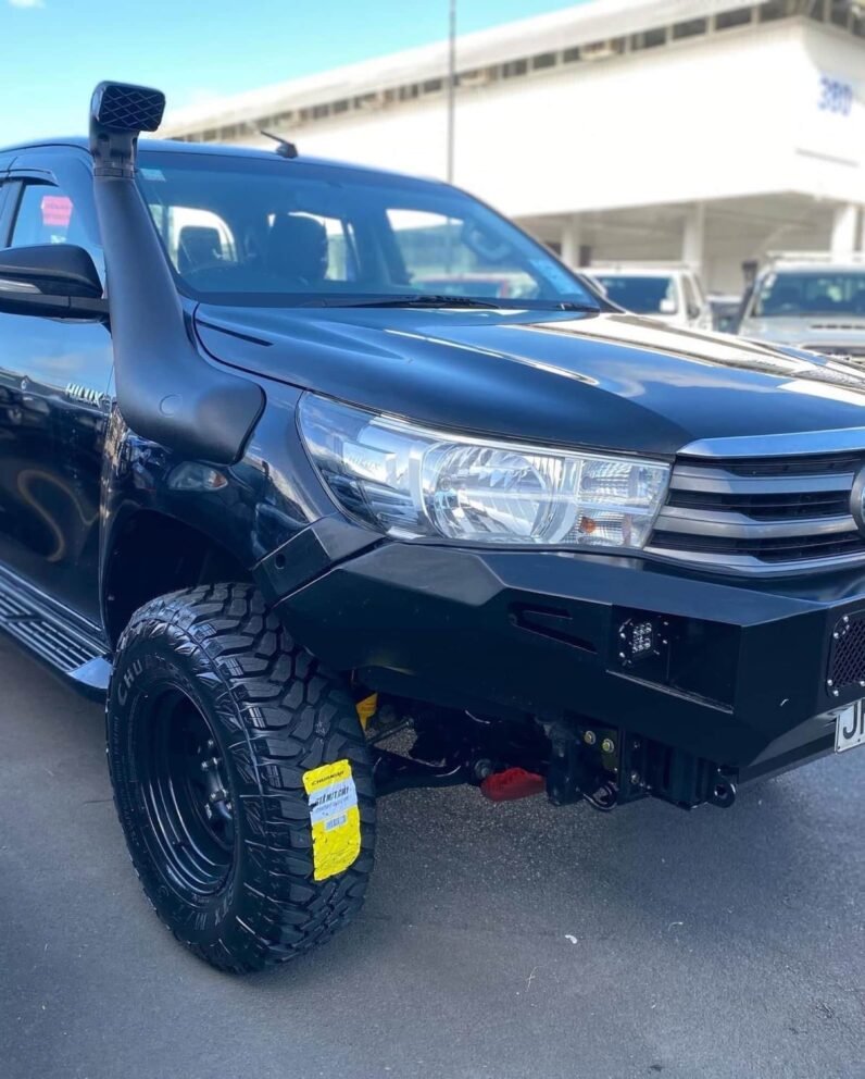 
								2015 Toyota Hilux SR full									