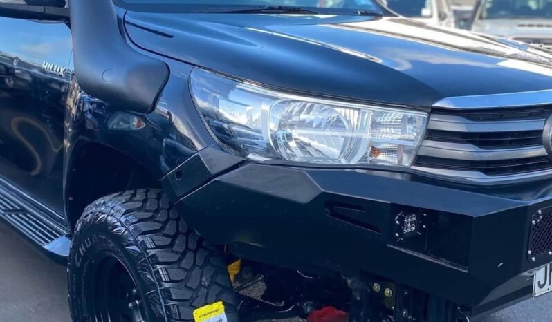 
								2015 Toyota Hilux SR full									