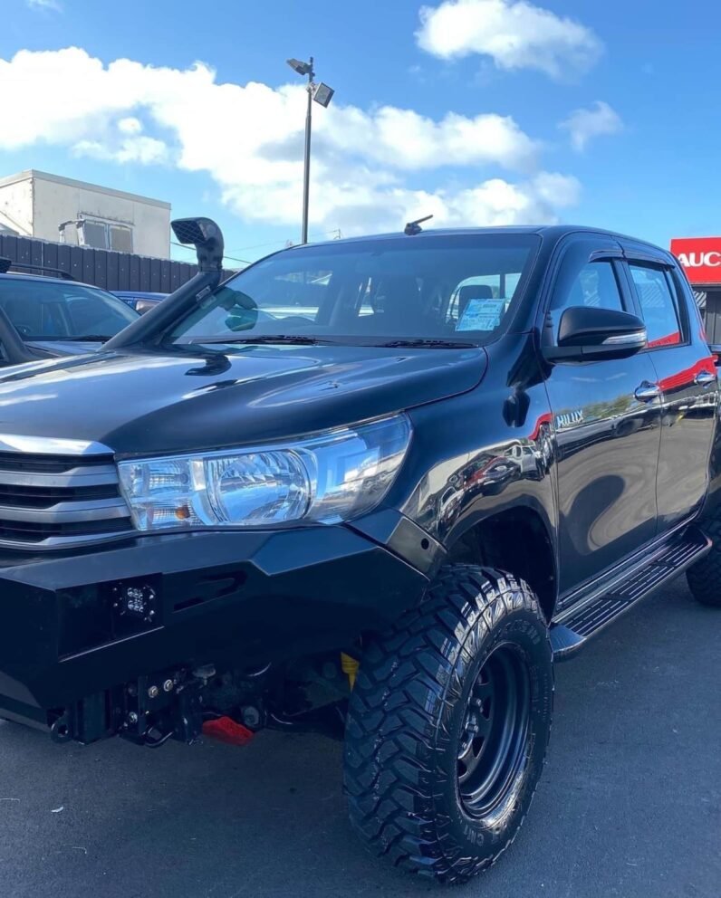 
								2015 Toyota Hilux SR full									