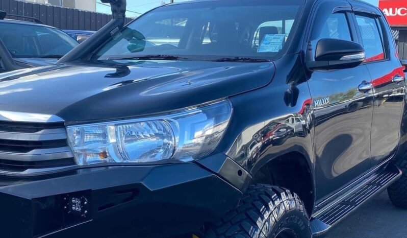 
								2015 Toyota Hilux SR full									