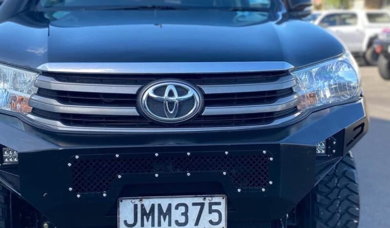 
								2015 Toyota Hilux SR full									