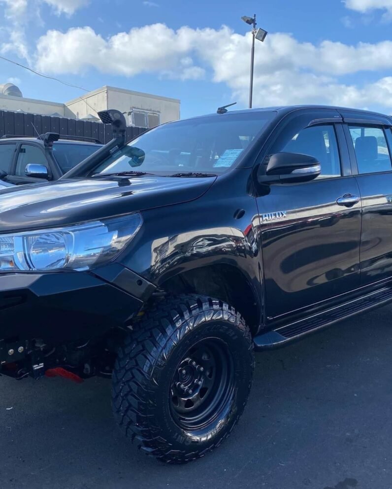 
								2015 Toyota Hilux SR full									
