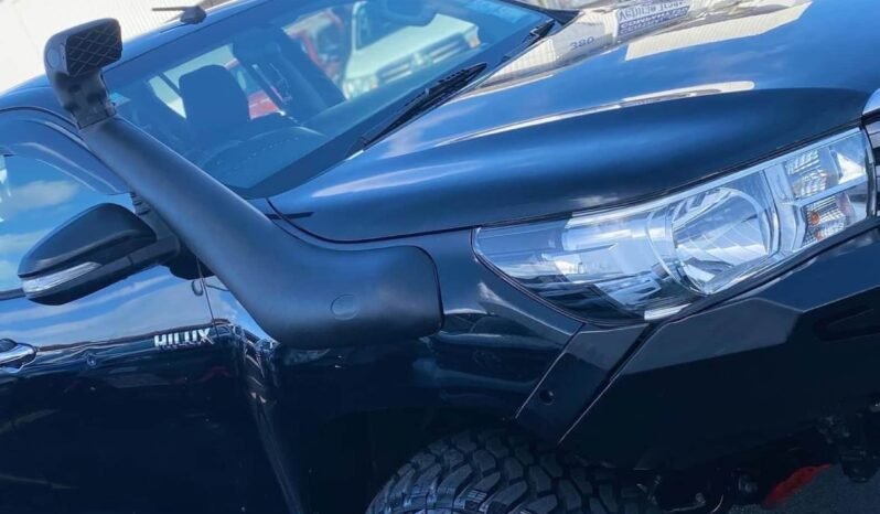 
								2015 Toyota Hilux SR full									