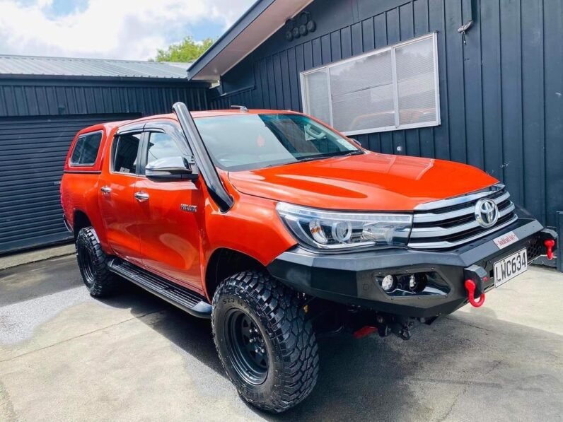 
								Toyota Hilux 2015 SR5 full									
