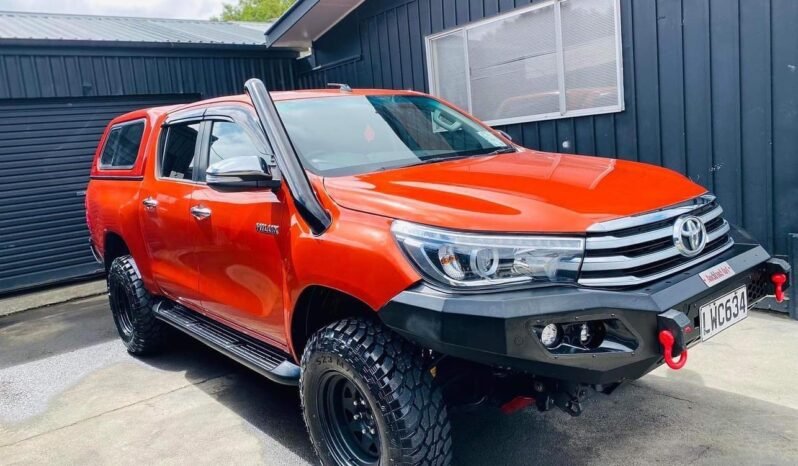 
								Toyota Hilux 2015 SR5 full									