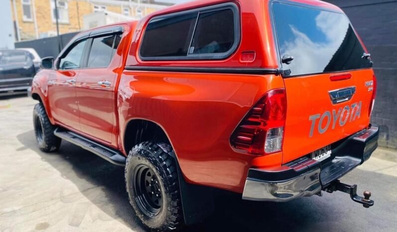 
								Toyota Hilux 2015 SR5 full									