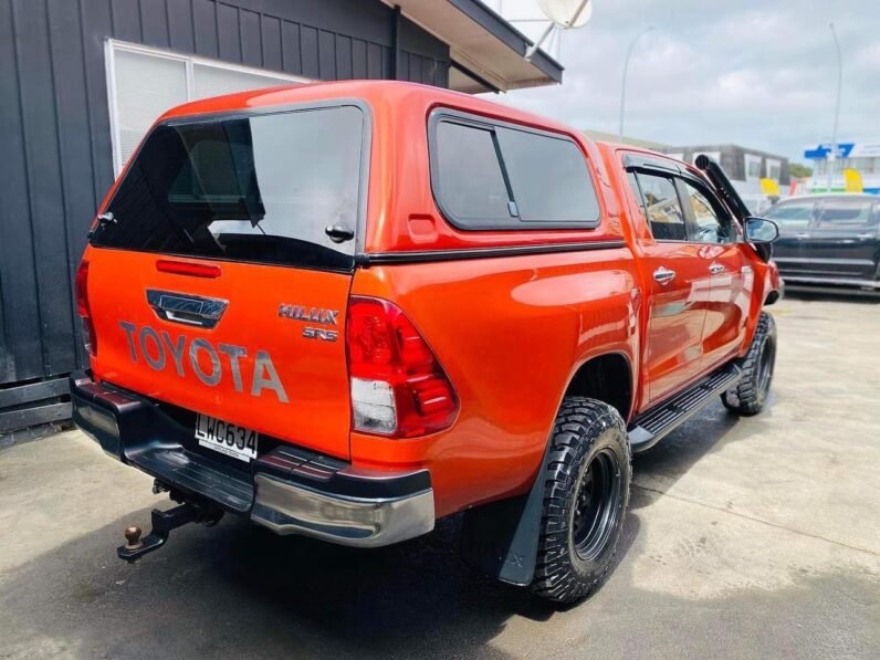 
								Toyota Hilux 2015 SR5 full									