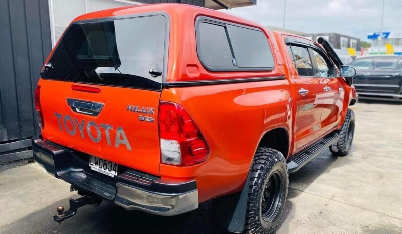 
								Toyota Hilux 2015 SR5 full									