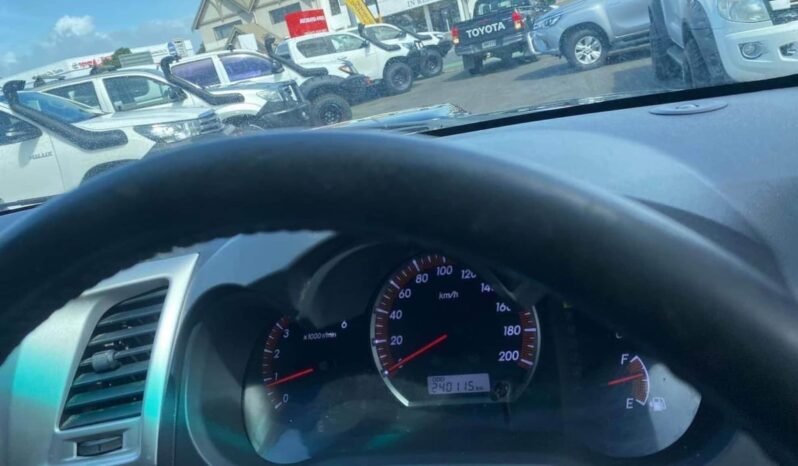 
								2012 Toyota Hilux SR5 full									