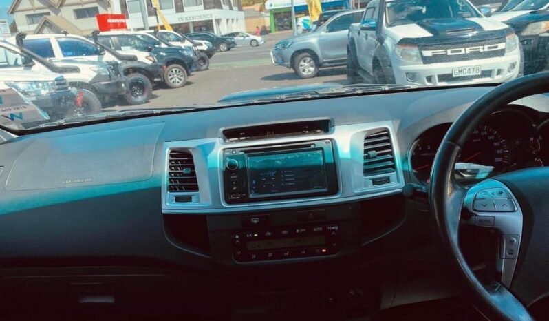 
								2012 Toyota Hilux SR5 full									