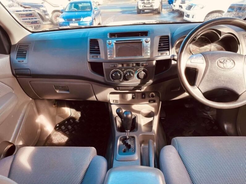 
								2014 Toyota Hilux 4X4 full									