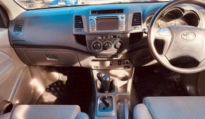 
								2014 Toyota Hilux 4X4 full									