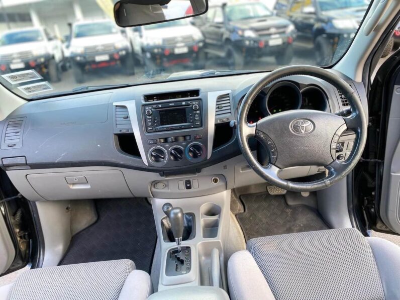 
								2010 Toyota Hilux SR5 full									