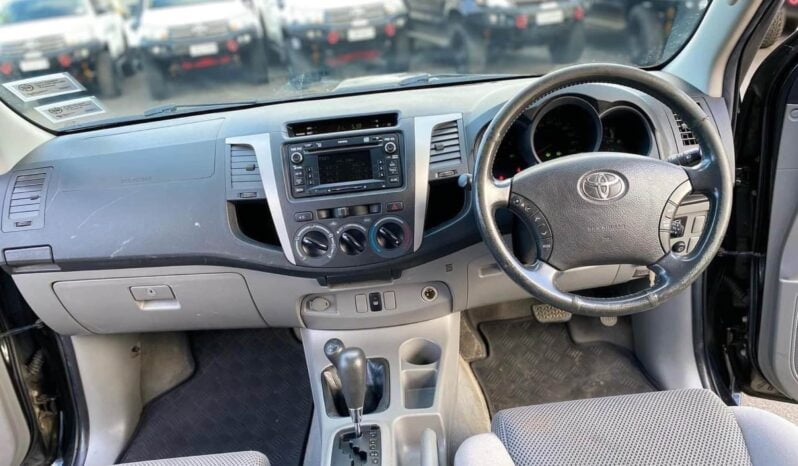 
								2010 Toyota Hilux SR5 full									