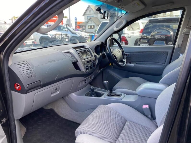 
								2010 Toyota Hilux SR5 full									