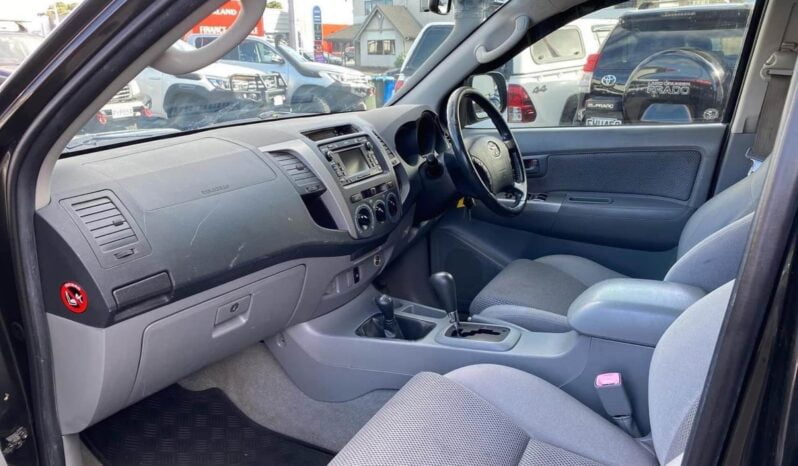 
								2010 Toyota Hilux SR5 full									