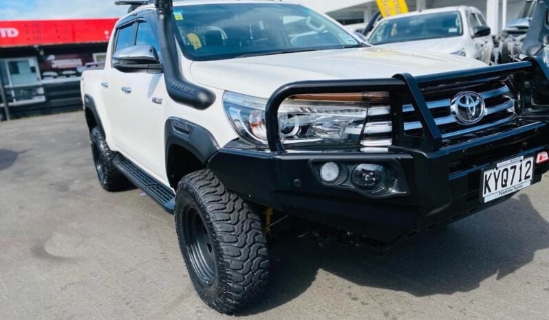 
								2017 Toyota Hilux SR5 full									