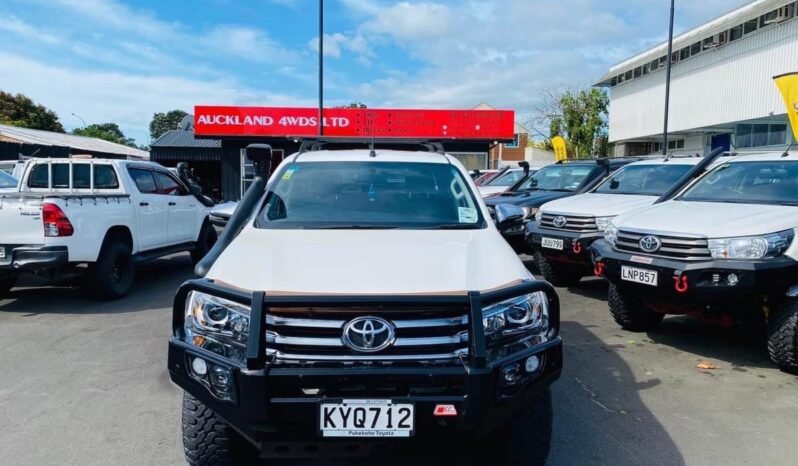 
								2017 Toyota Hilux SR5 full									